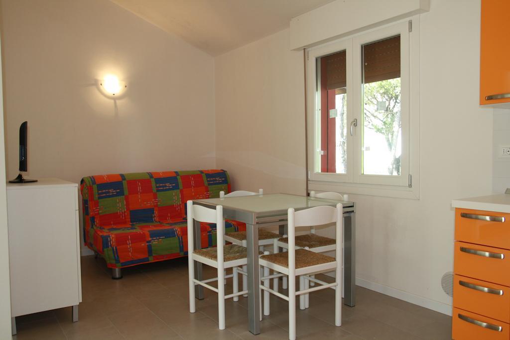 Villaggio Solveig Family Apartments ليدو دي يسولو الغرفة الصورة
